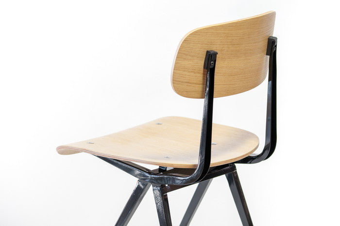 洗練されたデザインと快適さを両立【フリソ・クラマー リザルトチェア ウォルナット black】｜kwg-ch9156（GENCO） kwg-ch9156 参考画像 12