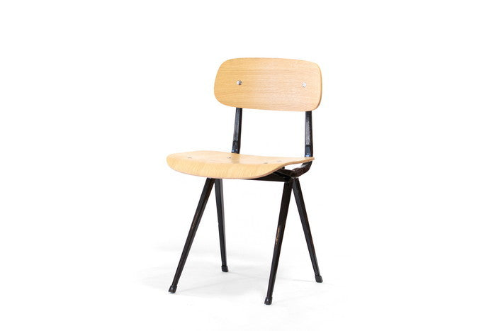 洗練されたデザインと快適さを両立【フリソ・クラマー リザルトチェア ウォルナット black】｜kwg-ch9156（GENCO） kwg-ch9156 参考画像 9