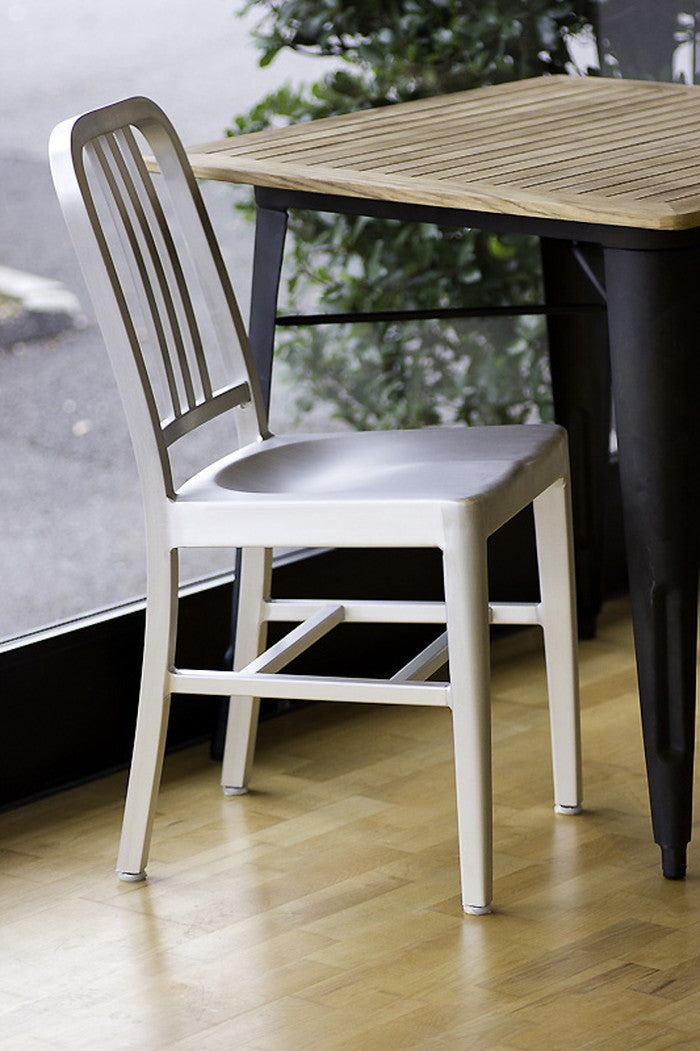 ネイビーチェア アルミニウム製シルバー仕上げ 軽量で錆びに強いミリタリー由来の名作チェア｜kwg-chm901a（GENCO） kwg-chm901a 参考画像 10