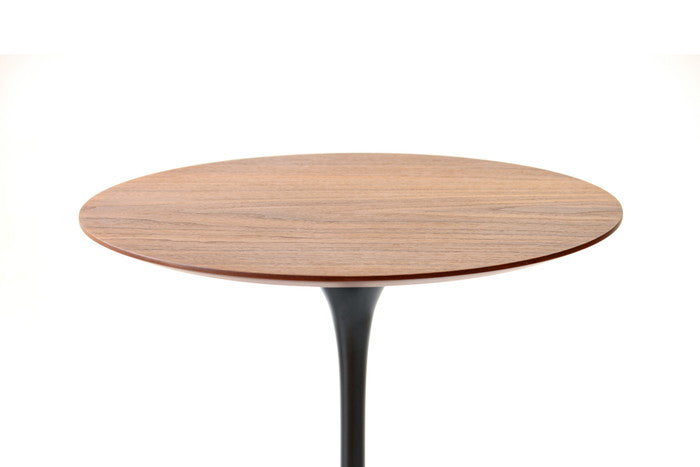 エーロ・サーリネン チューリップ ラウンド サイド コーヒーテーブル｜洗練されたウォルナット天板とマットブラック脚部で空間を彩る｜kwg-ct6132b（GENCO） kwg-ct6132b 参考画像 10