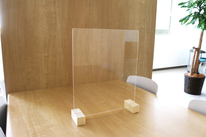[サイズ]樹脂板サイズ：約40×33cm 木製スタンドサイズ：約4×4×8.5cm [素材]※塩ビ板×10枚木製スタンド×20個のセットとなります。生産国：日本塩ビ板はアクリル板に比べて難燃性が高く、